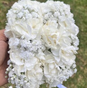 BR04 Bracelets With White Carnations And Babys Breath 1 Scaled E1739925630511 299x300