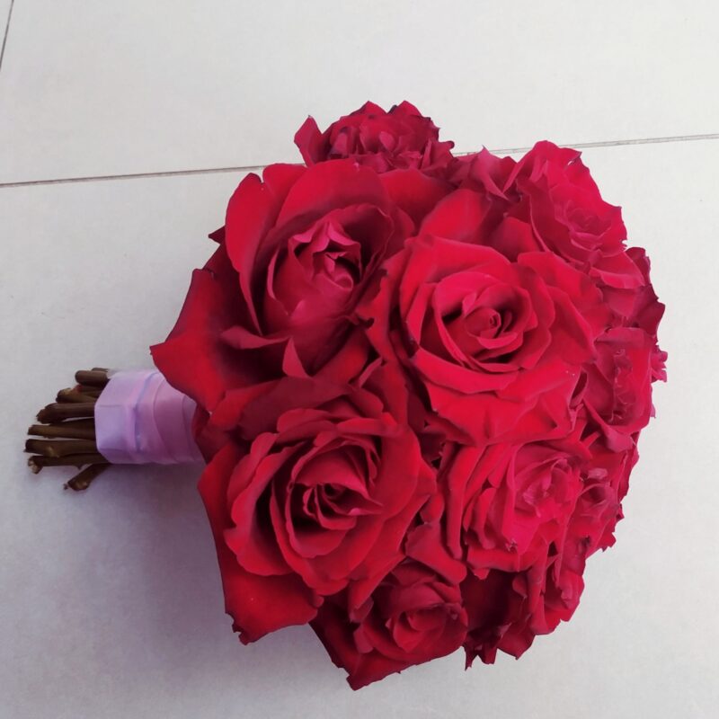 BU22 Bridal Bouquet With Red Roses Only 800x800