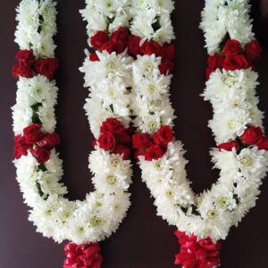 HG08 Garlands With White Chrys And Small Red Roses Scaled E1739950855949 300x300