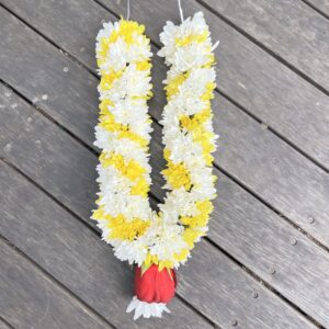 PG04 Garland With Whiteyellowchrysis With One Rose 300x300